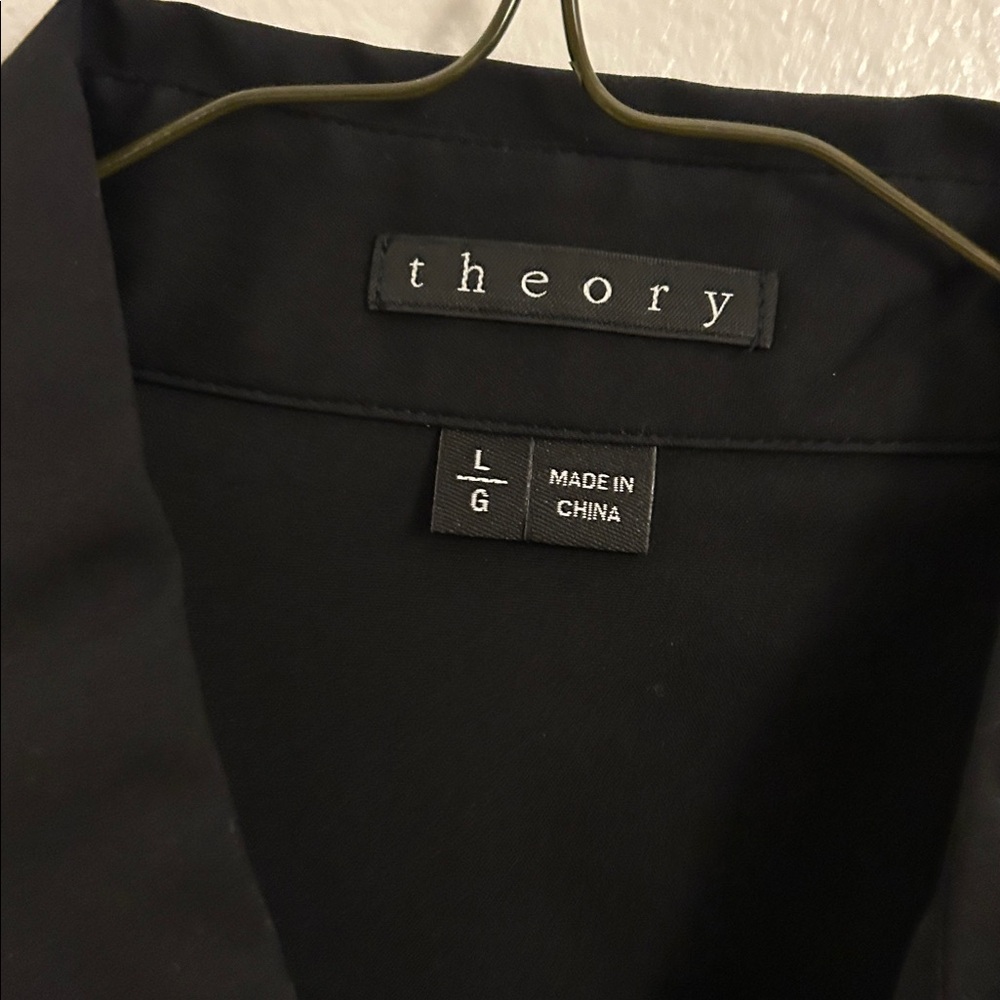 Theory fitted blouse size large - stretch material - Picture 2 of 3